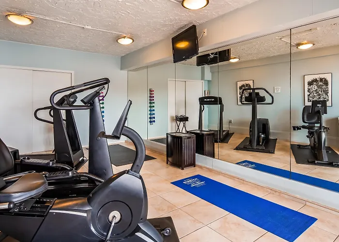 Best Western Plus Yacht Harbor Inn